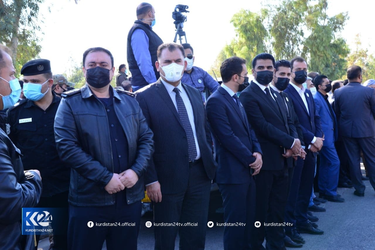 بەوێنە... هەزاران هاووڵاتی لە چاوەڕوانیی تەرمی فرسەت سۆفیدان 